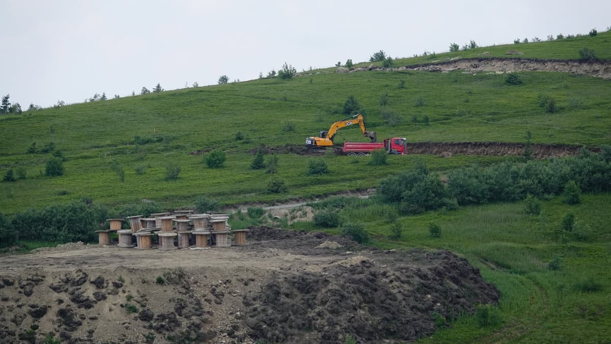 Що зараз відбувається на полонині Руна, яку обіцяли зберегти від забудови вітряками