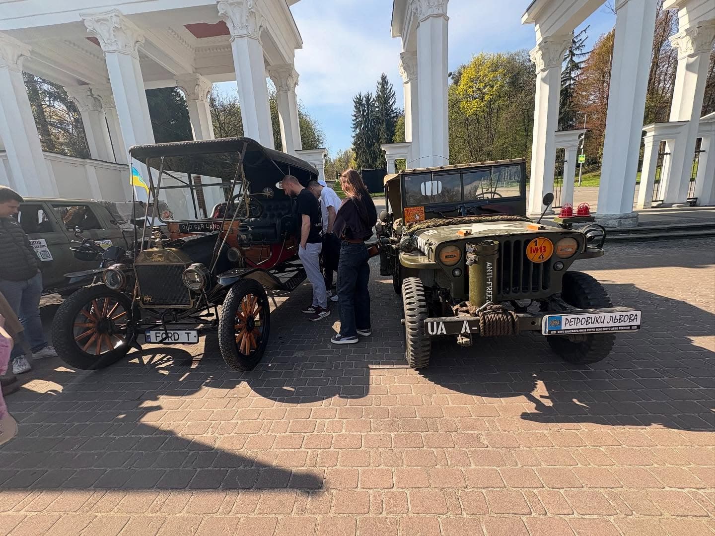 У Львові стартував ретросезон-2026 / фото Retro Auto&Moto Bazar Lviv