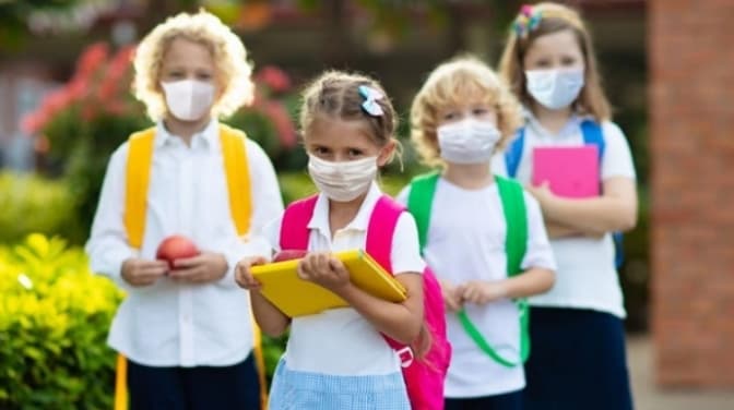 Очно, дистанційно чи на вимушені канікули. Як працюватимуть школи Львова з четверга