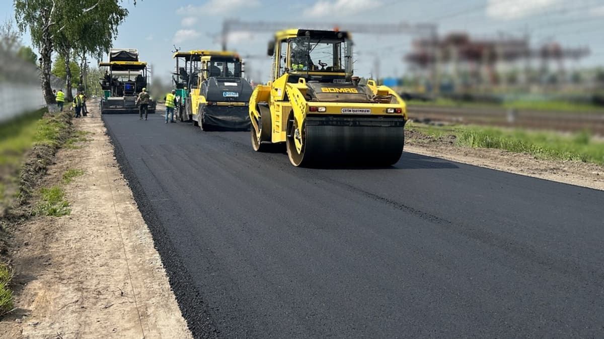 На три дні перекривають рух: у селі біля Львова ремонтують дорогу