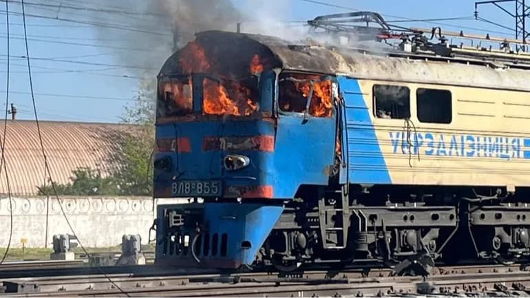 РФ майже знищила резерв українських потягів: держава терміново шукає сумісні локомотиви в Європі
