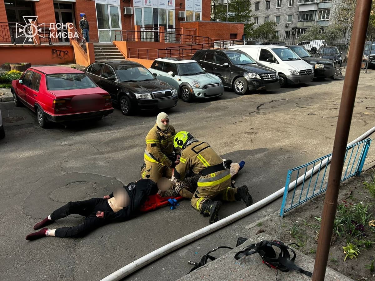 Через пожежу у Подільському районі столиці загинула жінка, ще одну вдалося врятувати