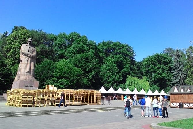 У Львові перед парком Франка відкриють фан-зону «Вірні збірній»