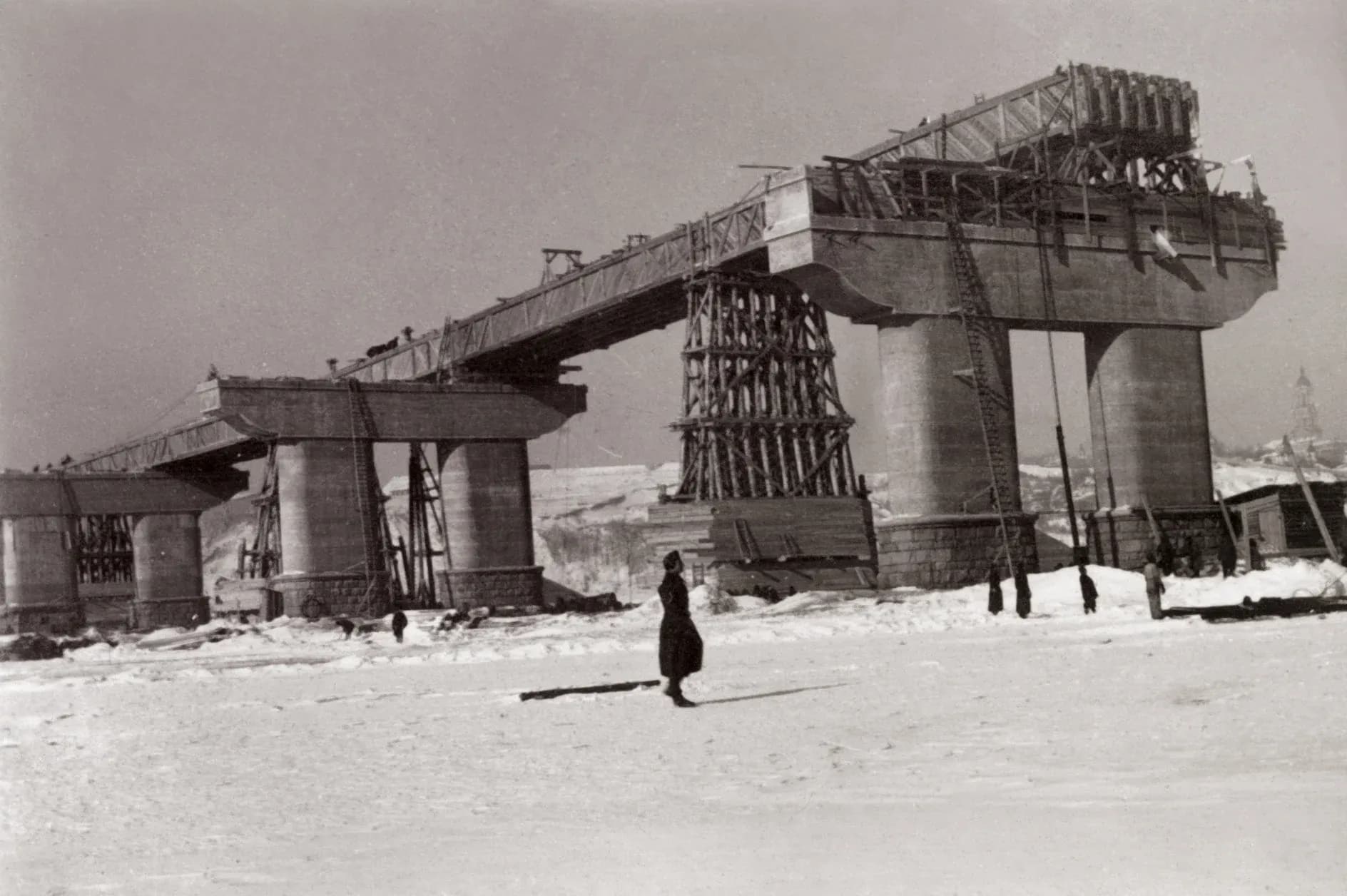 Відбудова моста Патона у 1942 році