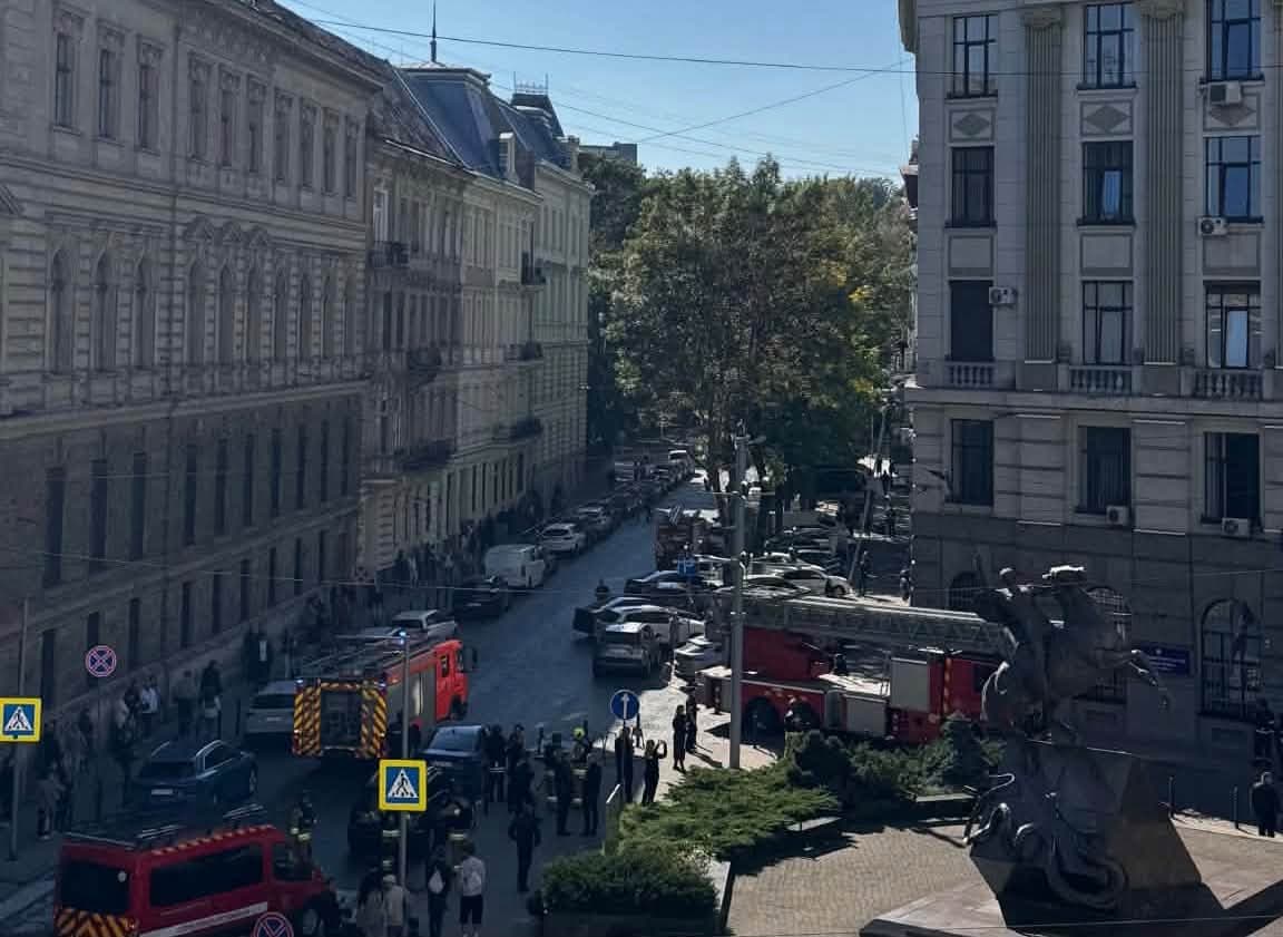 Затори у центрі Львова / фото: Igor Zinkevych