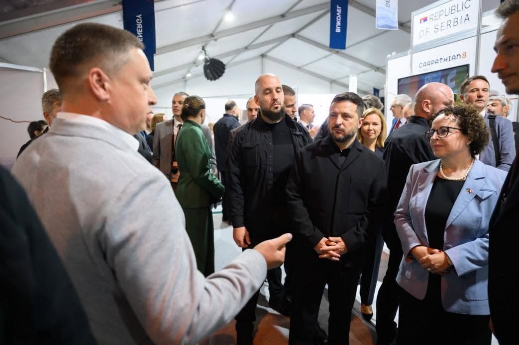Гендиректор ТОВ “Вітряні парки України” Владислав Єременко (зліва) на Карпатському економічному форумі, вересень 2026