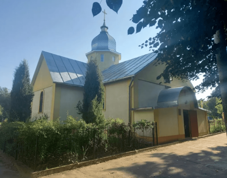 Храм святих апостолів Петра і Павла Львівської єпархії ПЦУ (вул. Пулюя, 4)