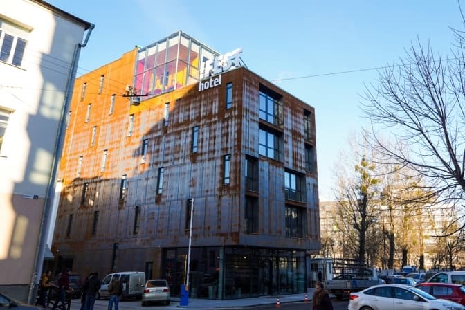 У Львові відкрили !FEST hotel із інтер'єром, що розповідає про історію Львова. Фото