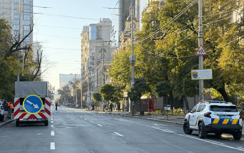 У Києві перекрили вулицю Жилянську через нерозірвану бойову частину БпЛА