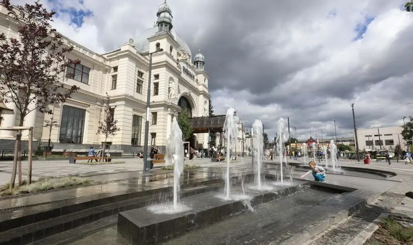 Фонтан на пл. Двірцевій / фото: Залізнична РА