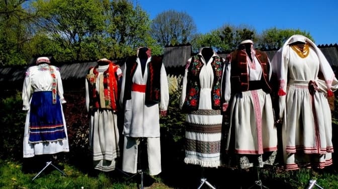 Музей народної архітектури і побуту у Львові показав унікальну виставку бойківського одягу