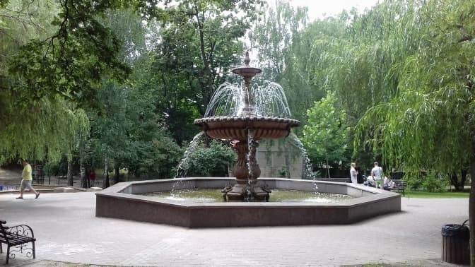 Як перейменують київський сквер Чкалова. Варіанти нових назв