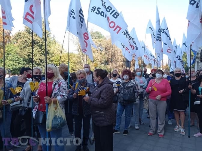 Під будівлею ОДА мітингують підприємці. Рух по Винниченка відновили