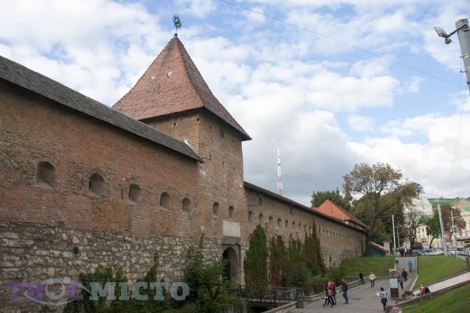 У Львові відремонтують місток в брамі Глинянської вежі