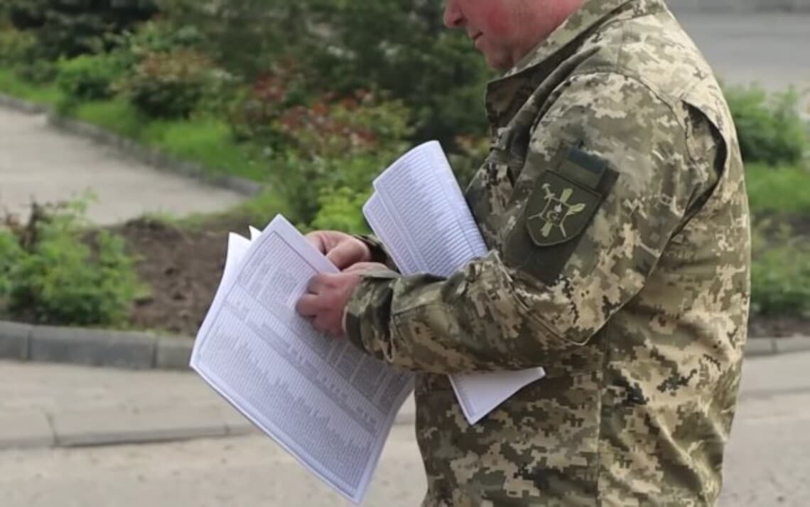 Вдарили кухонною «сокирою-молотком». На Львівщині в ТЦК заявили про ще один напад на військового