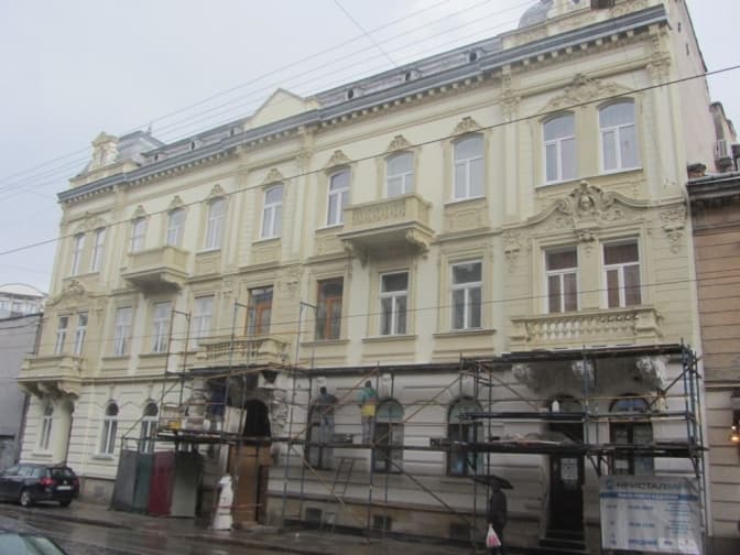 На вулиці Франка у Львові реставрують будинок-пам'ятку. Яка вартість робіт