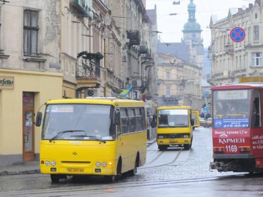 Як курсуватиме громадський транспорт Львова на Великдень