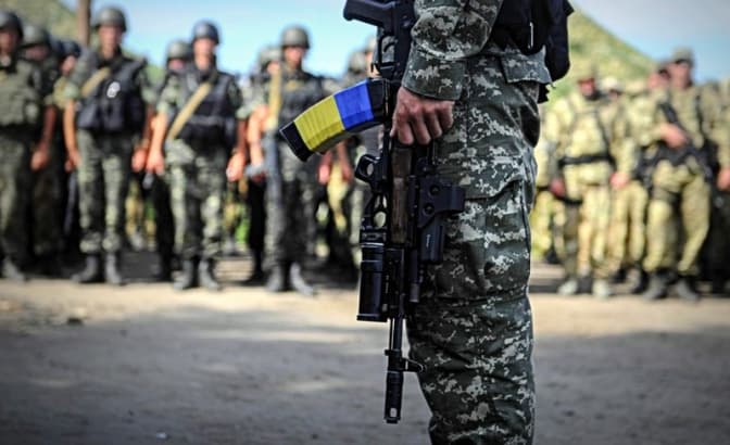 В Україні Президент узаконив 6-місячні контракти військовослужбовців