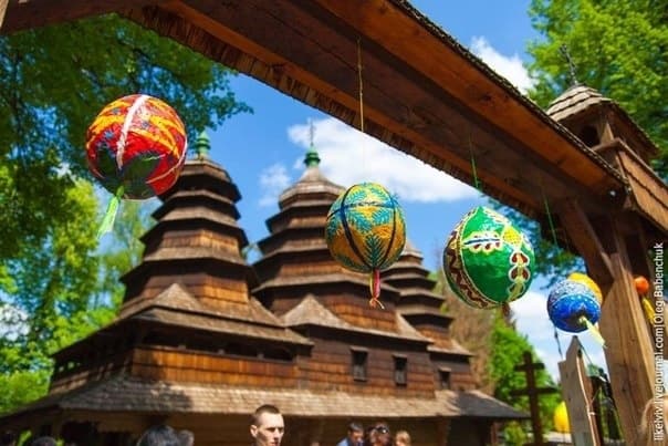 Бджоли, гончарі, весілля. 10 фактів про Шевченківський гай