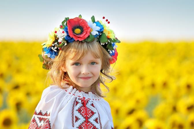 Львів’ян запрошують прикрасити дерева до Дня вишиванки