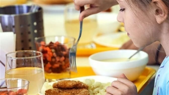 Понад сто шкіл Львівщини не можуть забезпечити учнів гарячою їжею