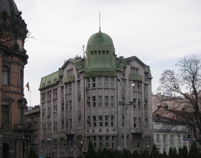 Будівлю Промінвестбанку в центрі Львова продали за 5 млн доларів