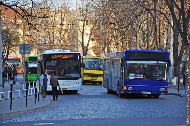 У Львові збільшать кількість громадського транспорту, що курсує до кладовищ. Перелік
