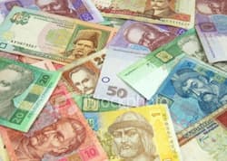 Незаможним українцям краще зберігати заощадження у гривнях - іноземний експерт