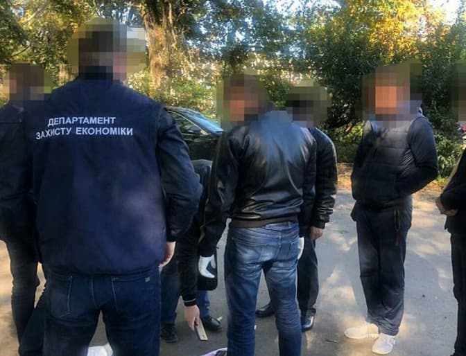 У Львові на хабарі затримали керівника атестаційного центру