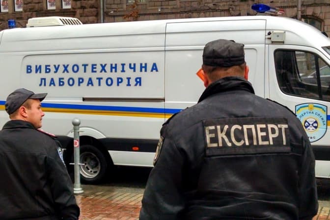 У Львівському Господарському суді втретє за тиждень шукають вибухівку