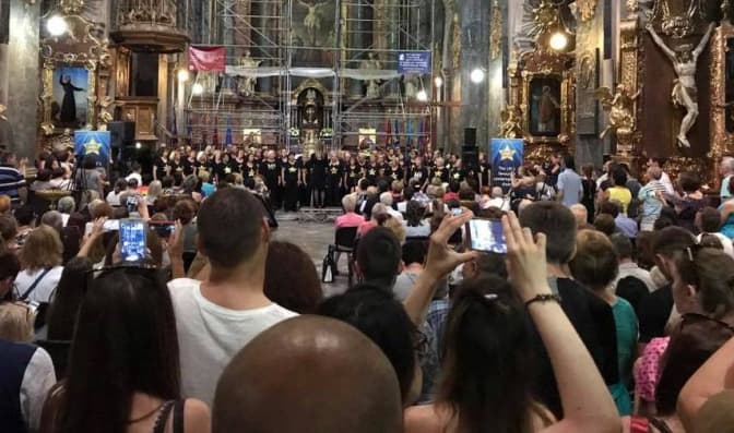 Лондонський рок-хор сьогодні виступить на площі Ринок