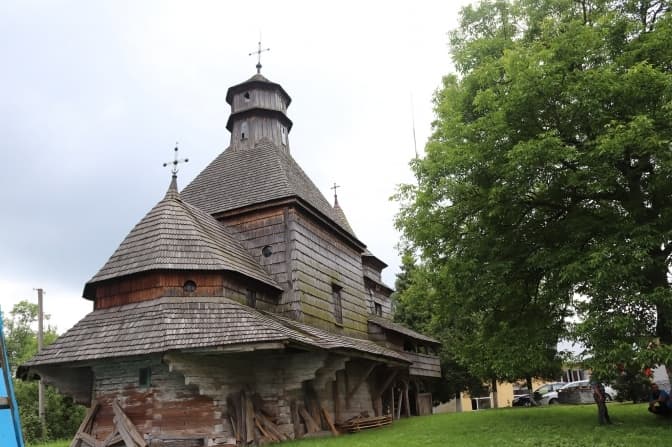 На Львівщині реставрують дзвіницю одного із найстаріших дерев’яних храмів