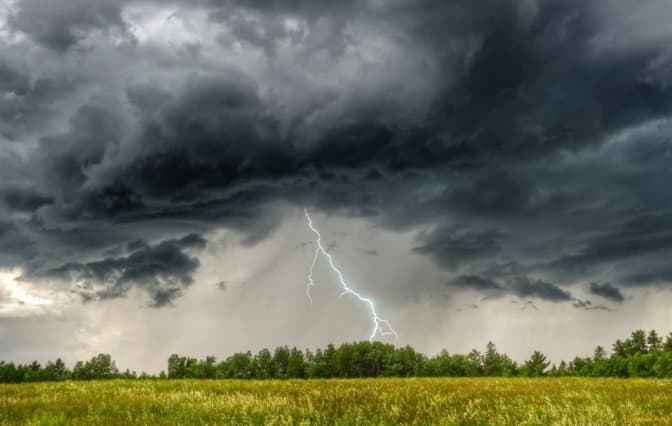 Грози та шквали. Синоптики попередили про погіршення погоди у Львові
