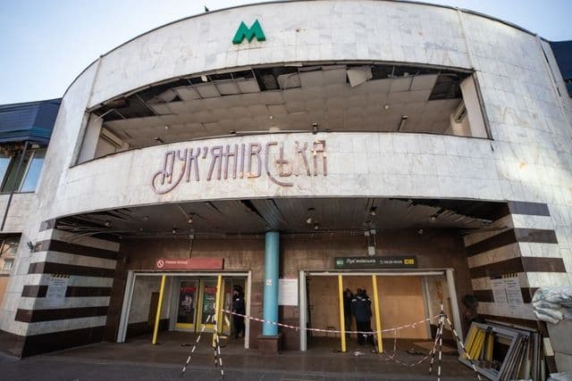 Пошкоджений російською ракетою вестибюль метро «Лук'янівська» відремонтують за 85 млн