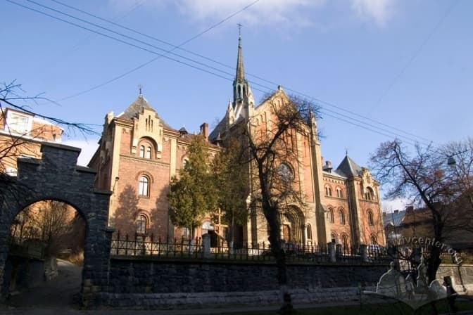У Львові відреставрують дах колишніх келій костелу Францисканок