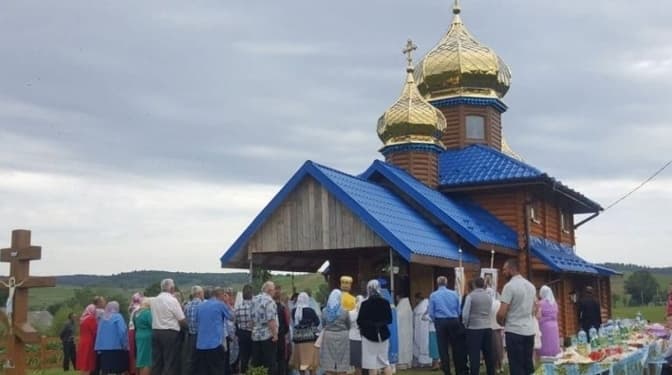 Мешканці села на Львівщині вимагають звільнити вчителів, які відвідують храм МП