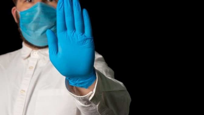 Від сьогодні невакцинованих проти Covid-19 почнуть відсторонювати від роботи. Кого саме
