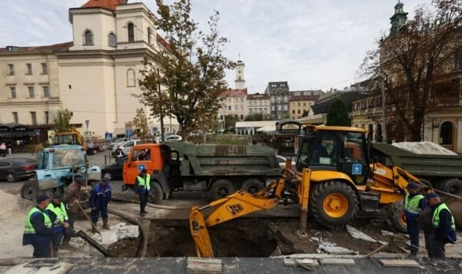У центрі Львова до кінця дня ремонтуватимуть водопровід. Де не буде води. Оновлено