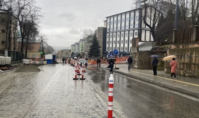 На якому етапі ремонт вулиці Бандери у Львові та кому збільшать пенсії з 1 квітня. Підсумки доби