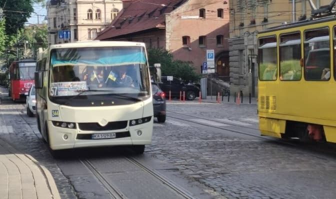 На одному з автобусних маршрутів у Львові збільшили кількість транспорту