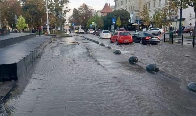 У центрі Львова можливі ускладення в русі через прорив водопровідної мережі
