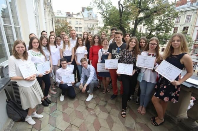 Більшість випускників шкіл Львова, котрі склали ЗНО на 200 балів, хочуть вчитись у місцевих вишах
