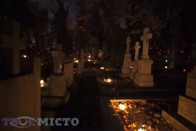 Як львів’яни вшановують померлих. Стрім з цвинтаря в День усіх святих