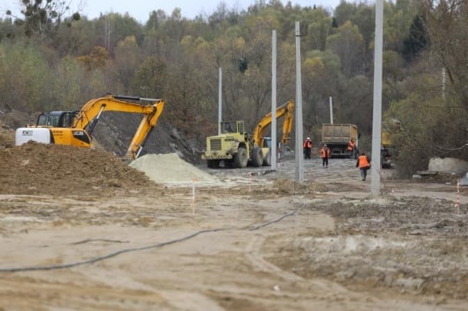 Як у Львові ремонтують вулицю до Голосківського кладовища. Фото