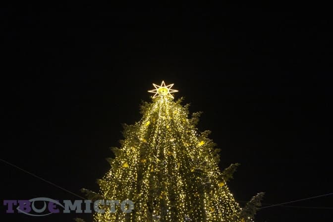У Львові відкрили головну різдвяну ялинку міста