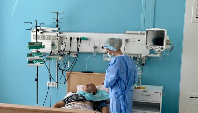 У Львові чоловіку після перелому ребра провели трансплантацію кісткового мозку
