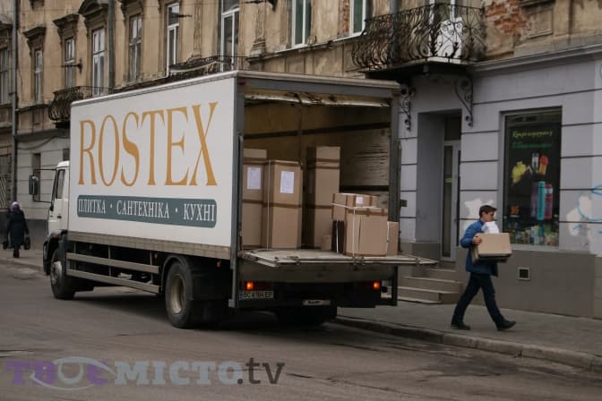 Вночі або рано-вранці. У Львові пропонують обмежити час розвантаження товару з фургонів