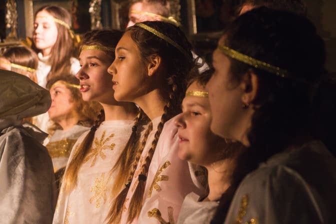 Як львівські та луганські діти разом колядували. Фоторепортаж