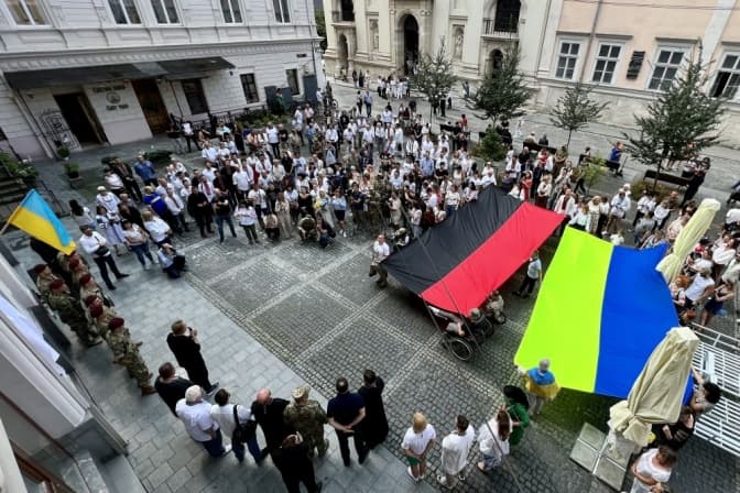 У центрі Львова відкрили площу Ангелів. Фото