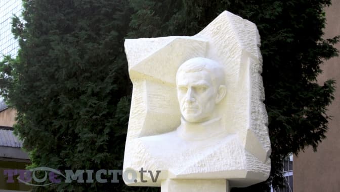 У Львові відкрили перший пам’ятник Василю Стусу. Фото